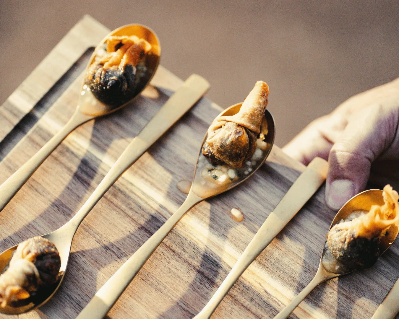 Fotografía gastronómica de cóctel de comida en una boda